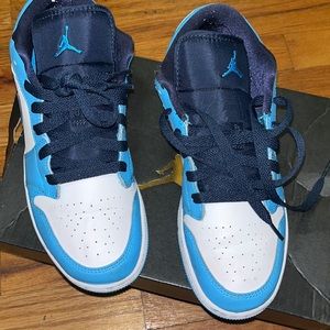 Aid Jordan 1 low (grade school) size 6